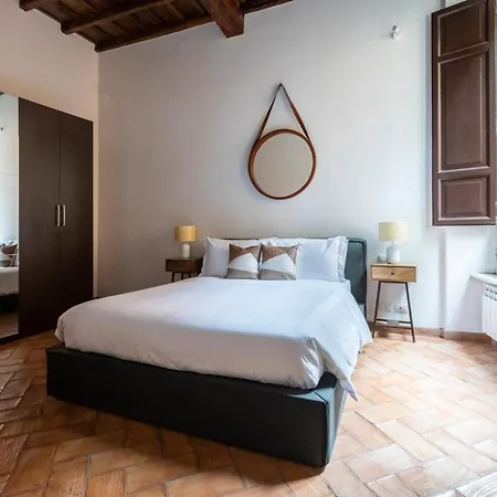 Aparthotel Sonder - Piazza Dell'orologio 3*